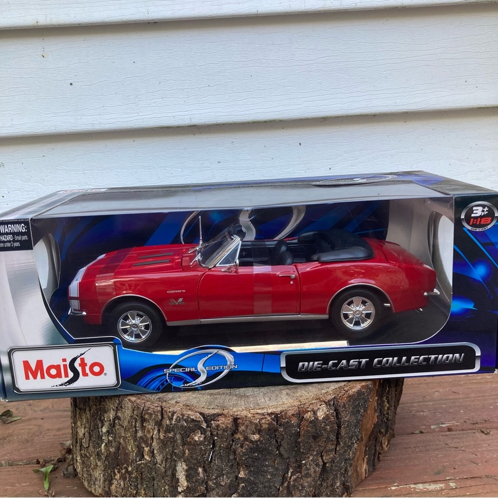 Maisto Red Die-Cast Convertible Toy Car